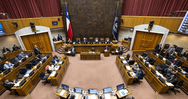 Senado aprueba en general proyecto de ley que flexibiliza el cabotaje marítimo en Chile La discusión del proyecto continuará en particular en la Comisión de Transportes del Senado, espacio donde se espera seguir profundizando en los efectos logísticos y regulatorios que implica esta apertura progresiva del cabotaje.