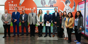 De izquierda a derecha, Carolina López, Gabriela Bastías, Jorge Daza, Antonio Duarte y Carolyn Tapia, en la presentación de la plataforma digital para optimizar la distribución de ayuda humanitaria.