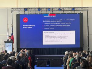 Subsecretario Martín Mackenna Rueda, realizando la presentación de seguridad en ENLOCE