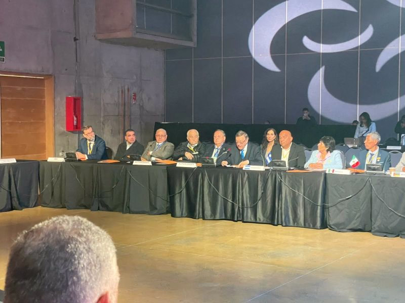 Antonio Dourthé inaugurando la 43 Asamblea General Ordinaria de la CIT junto a directivos del transporte en Santiago Chile.